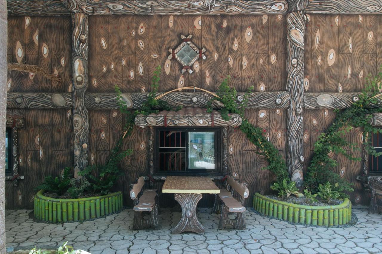 Reddoorz @ Seasun Beach Resort And Hotel Zambales Santa Cruz  Exterior photo